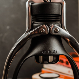 ROK_EspressoGC Black_手動エスプレッソマシン商品イメージ画像02
